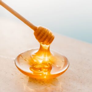 honey on plate and spoon 6422025